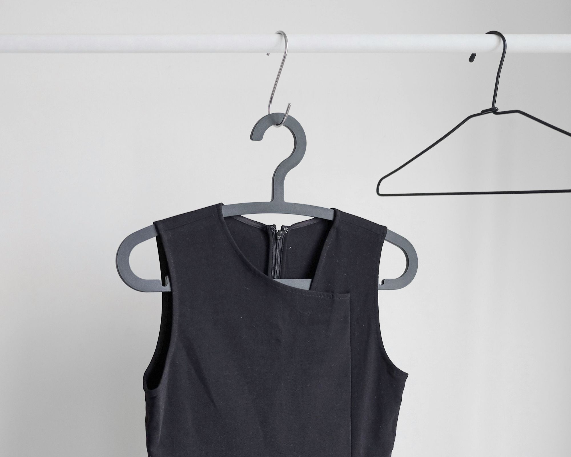 Curated visual reference: Minimalist Closet 8 Sustainable Organizers To Declutter Simplify Photo Inspiration